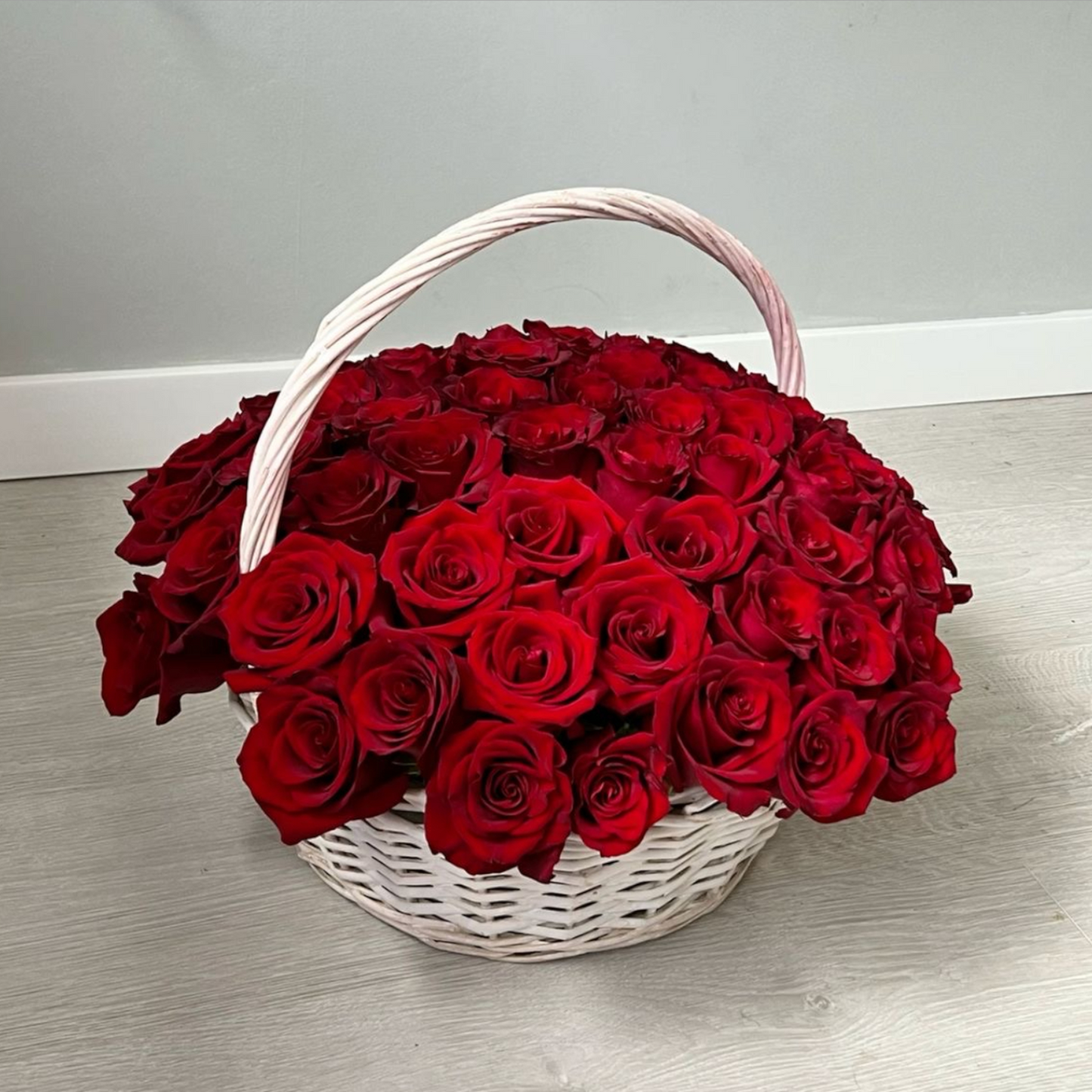 Grand Scarlet Basket