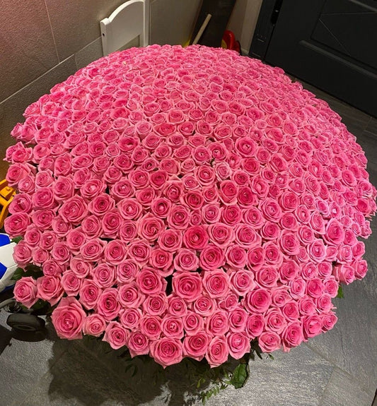 300 Pink Roses Bouquet – Luxurious Romantic Floral Arrangement