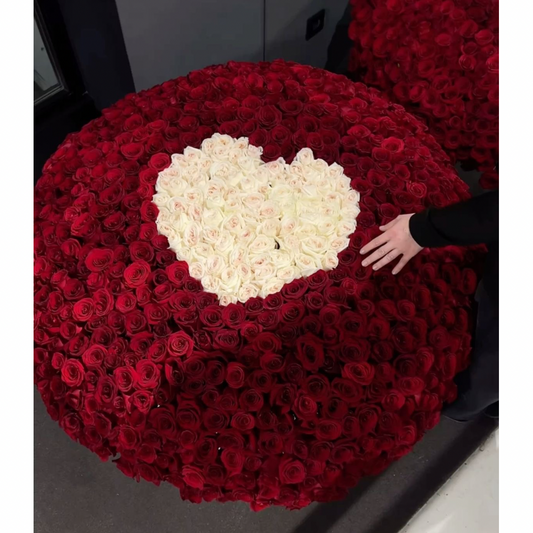 500 Red Roses Bouquet with White Heart – Luxury Romantic Floral Arrangement