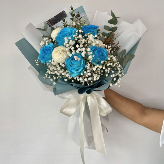 Blue Rose & Gypsophila Classic Bouquet